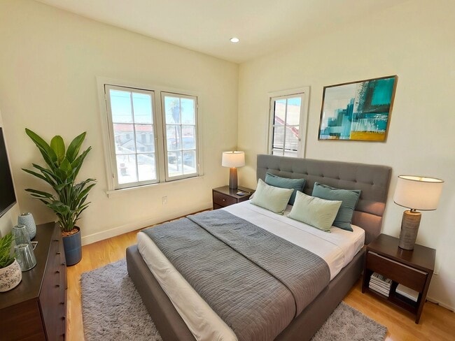 Building Photo - 3919 1/2-31-2 Mont Clair St