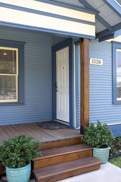 Building Photo - 1526 Lawson St