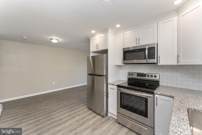Building Photo - 243 Roesch Ave