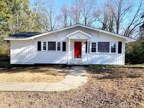 Building Photo - 121 Jones Rd