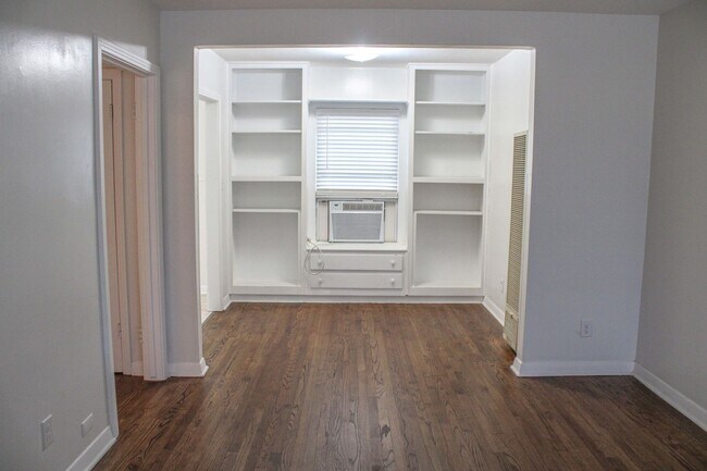 Foto del edificio - 2825-2827 W Woodlawn Ave