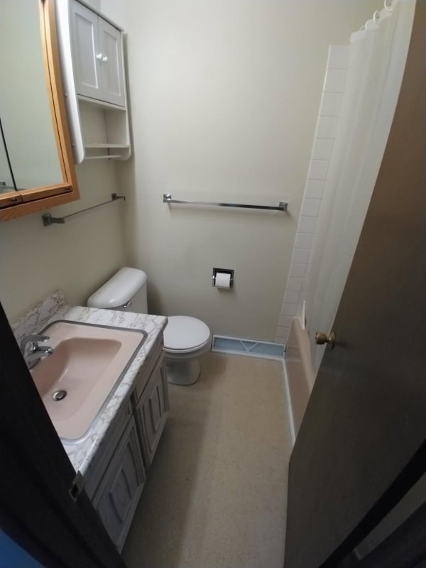 Foto del edificio - 751 Bluffview Cir