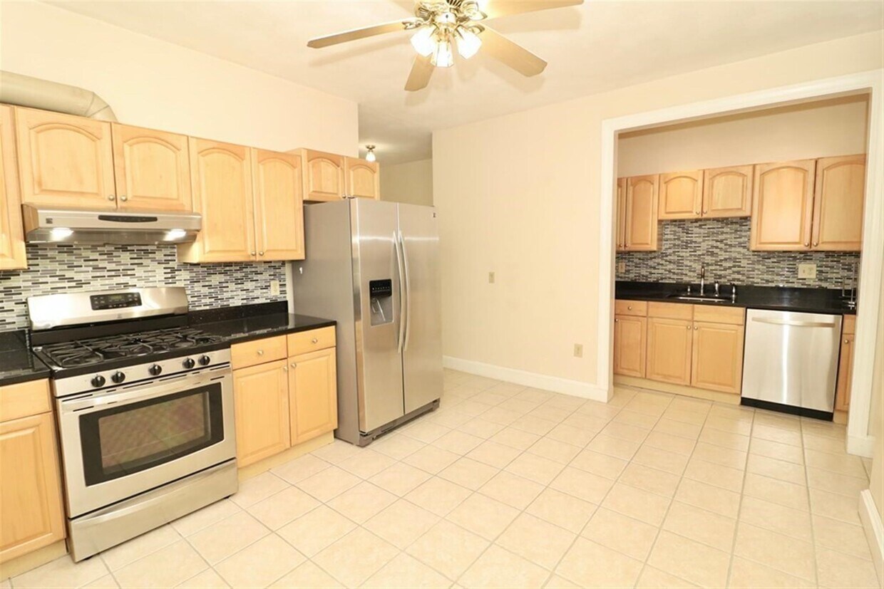 39 Irving St Unit 1L, Everett, MA 02149 39 Irving St Everett, MA