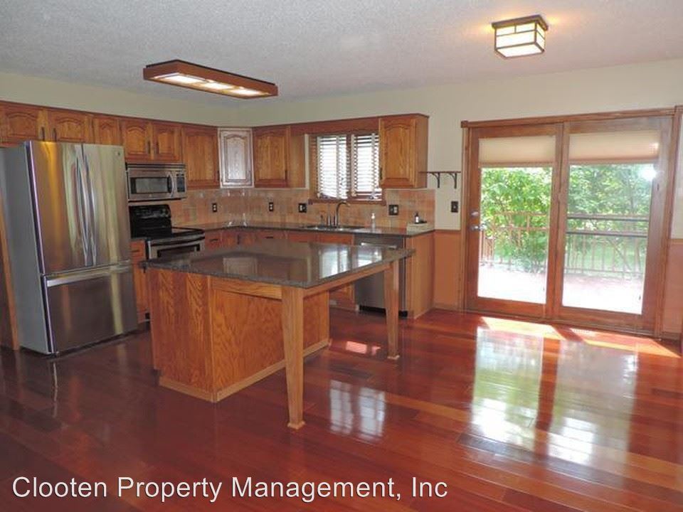 Foto principal - 4 br, 3 bath House - 738 Augsburg Ave