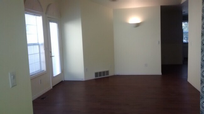 Foto del edificio - Beautiful West Salem Hills Home Welcomes You!