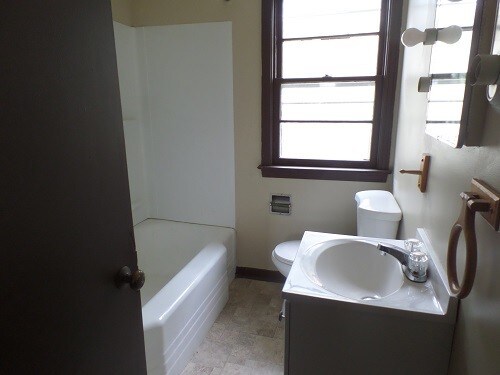 Building Photo - 417 24th St