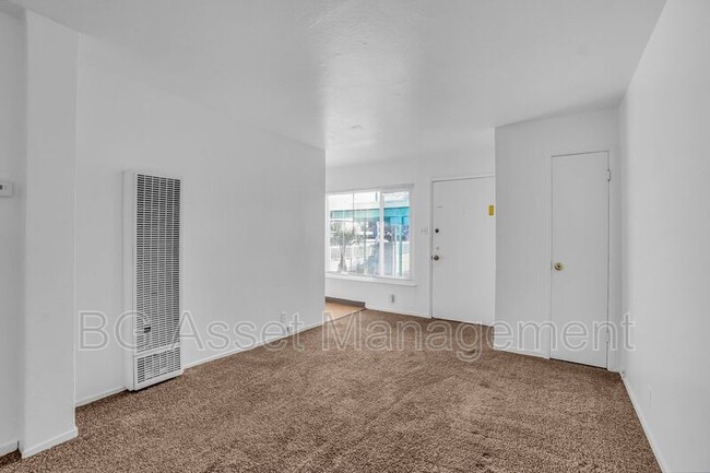 Building Photo - 503 S 26th St