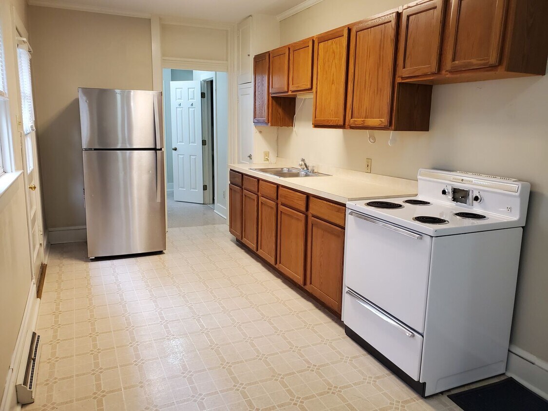 304 N Broad St Unit Apt. 1, Lititz, PA 17543 Room for Rent in Lititz, PA
