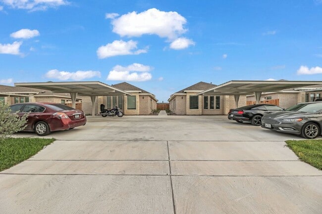 Building Photo - 5701 Nightingale Ave Building Photo - 5701 Nightingale Ave