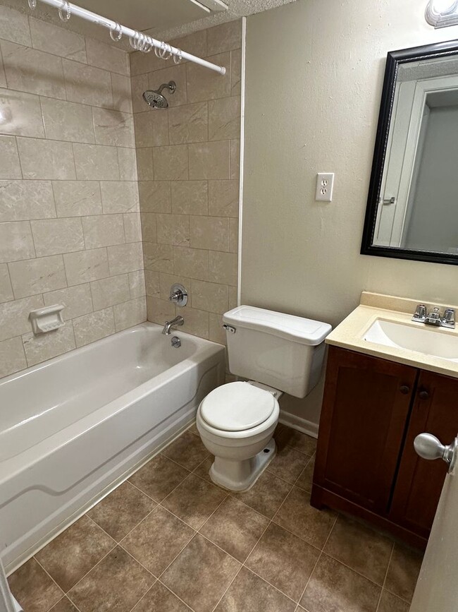 Foto del edificio - 1BD/1BA Condo located on the Germantown/Me...