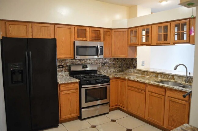 Building Photo - 703 Blossom Ct