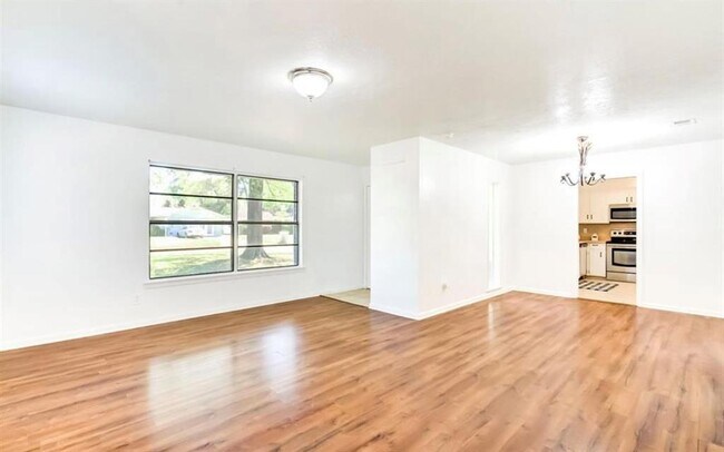 Foto del edificio - 4690 Fieldwood Ln