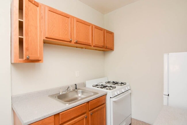 Building Photo - 4854 N Damen Ave