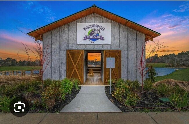 Building Photo - 748 Wedgewood Pk