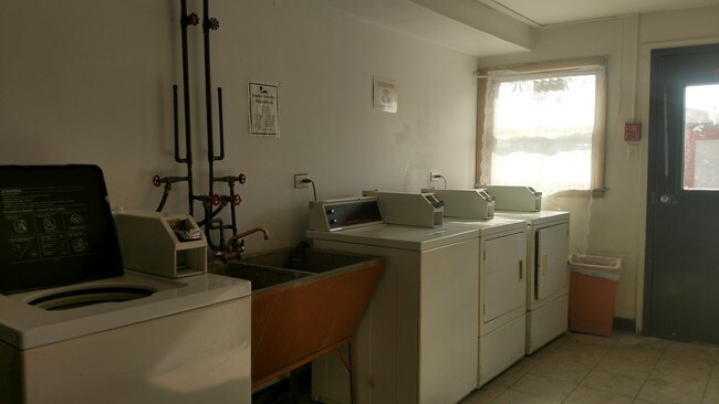 Foto del edificio - 1509-1515 E State St