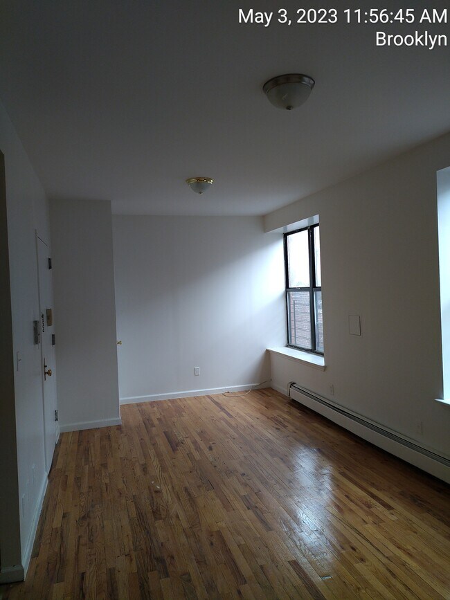 Foto del edificio - 677 Sheffield Ave