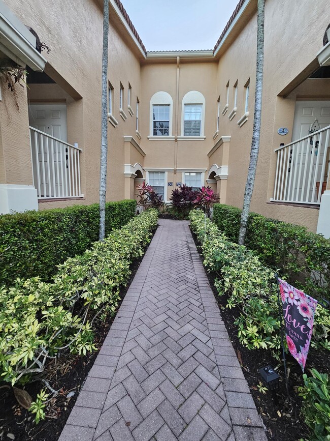 Building Photo - 7543 SW Herrington Ln