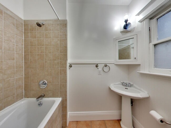 Photo - 617 Natoma St Apartment