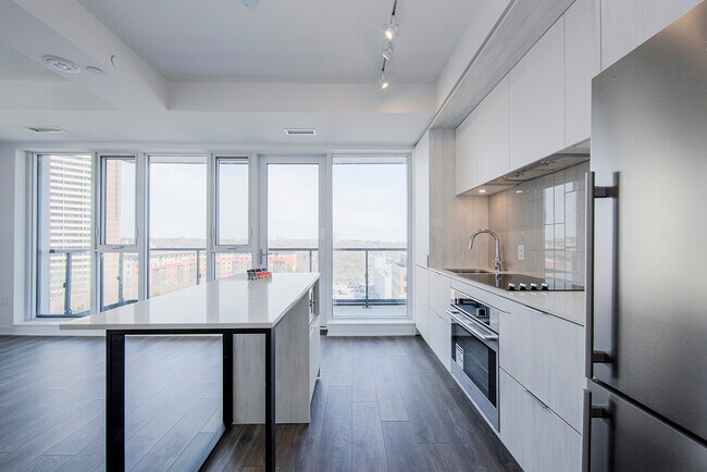 Building Photo - 130-130 River St