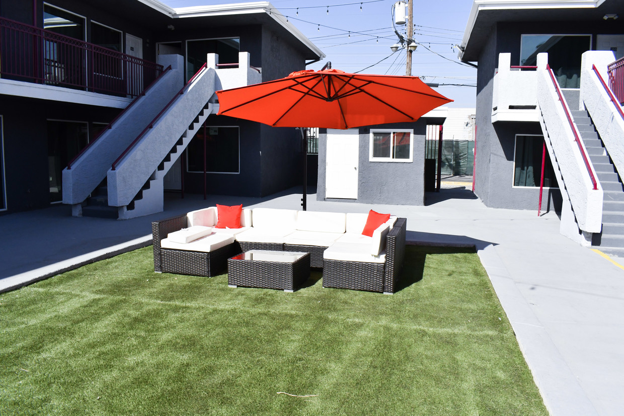 Tranquil Courtyard - 2312 Tam Dr