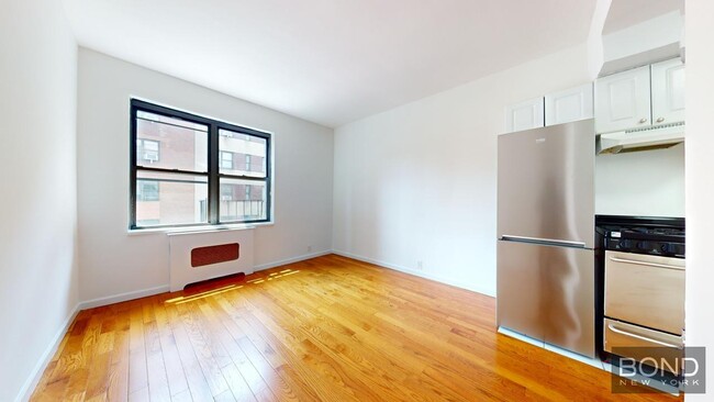 Building Photo - 257 E 61st St