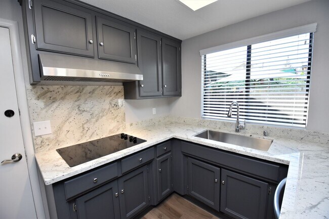 Foto del edificio - 67-67 Payne River Cir