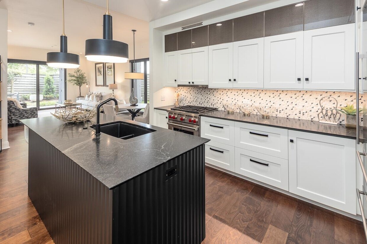 Foto principal - 717 Riverside Dr