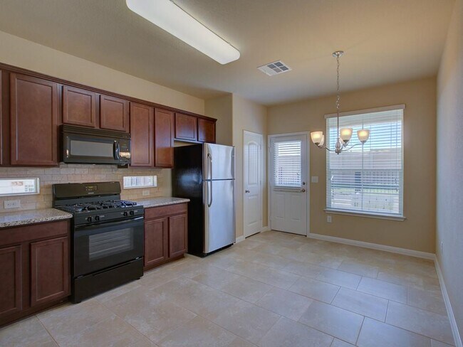 Foto del edificio - 421 Epiphany Ln