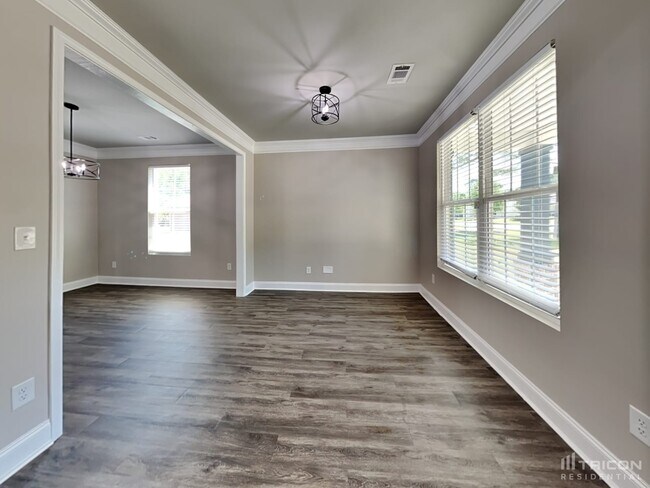 Building Photo - 115 Glenview Dr