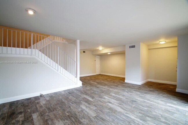 Foto del edificio - 3010 Willow Ln