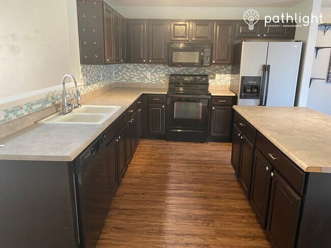 Foto del edificio - 6326 Baxter Dr