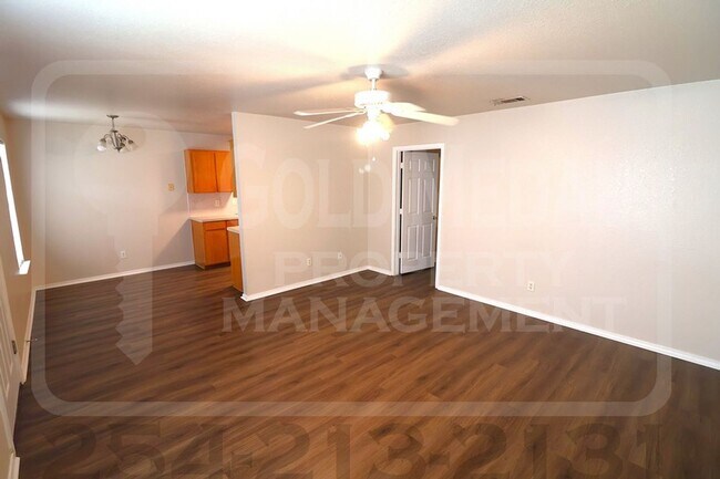Foto del edificio - 3308 Cantabrian Dr