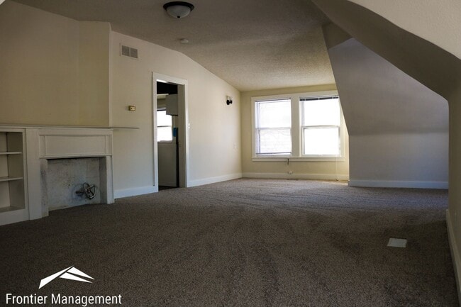 Building Photo - 901 Osage St