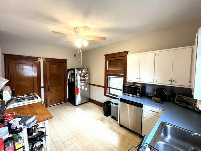 Building Photo - 334-336-336 School St