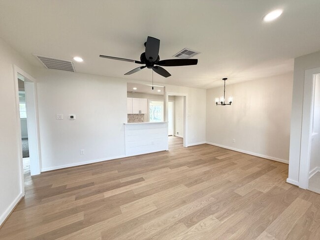 Building Photo - Spacious 3/2/1 w/ Study in Red Bluff Terrace (Pasadena)