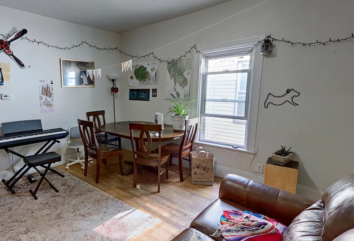 Primary Photo - 141 Brook St