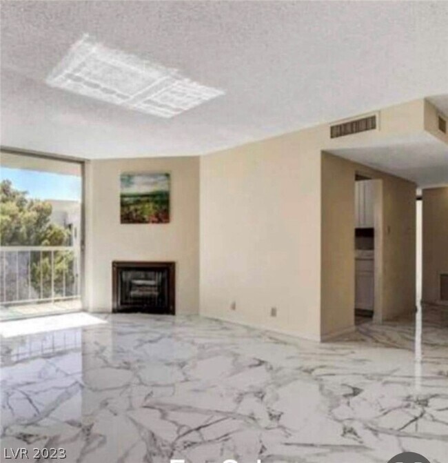 Foto del edificio - 745 N Royal Crest Cir