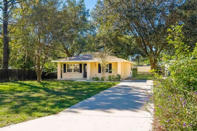 Building Photo - 241 Cantio Ave