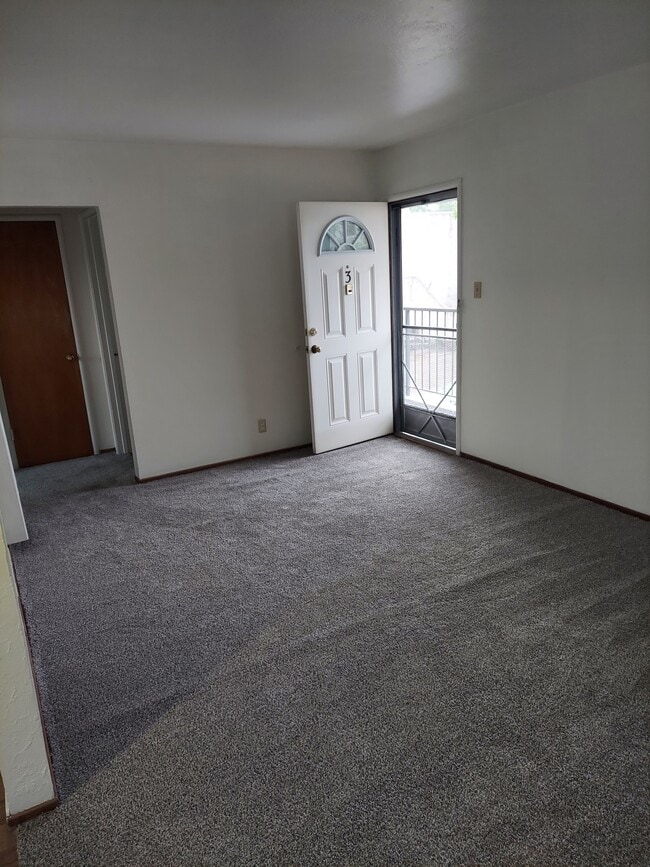 Building Photo - 240 Gifford Ave
