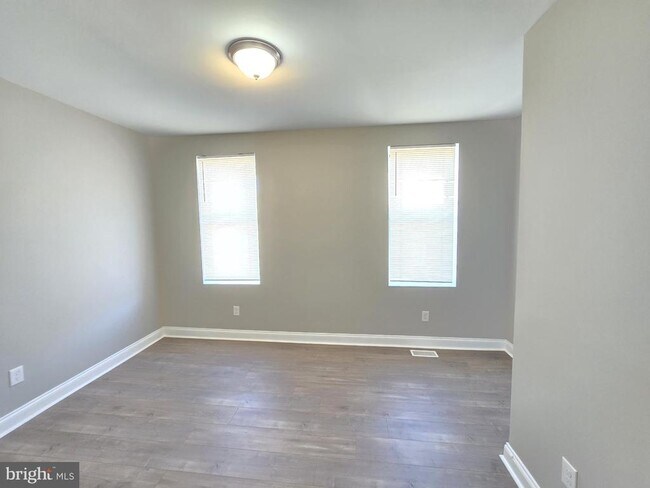 Foto del edificio - 3169 Ravenwood Ave