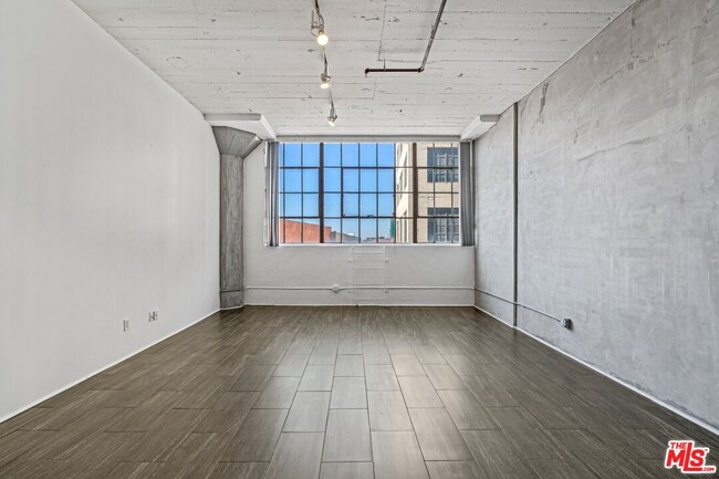 Building Photo - 420 San Pedro St