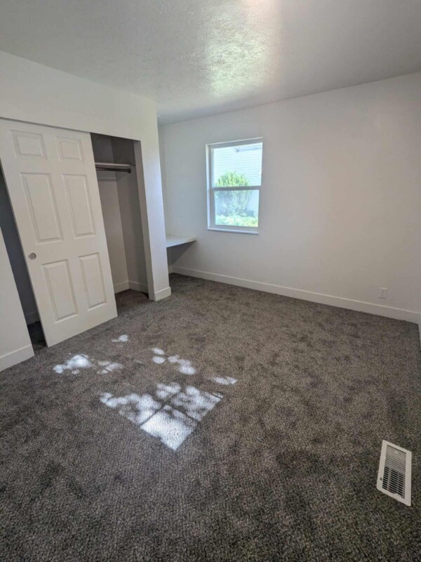 Foto del edificio - 1760 N 400 E