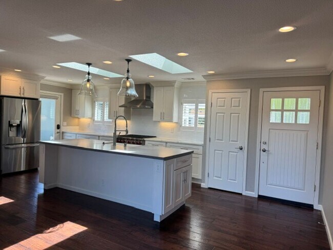 Foto del edificio - Wonderful 3 bedroom 2 bath, Two story home in S. Walnut Creek, Lakewood community!