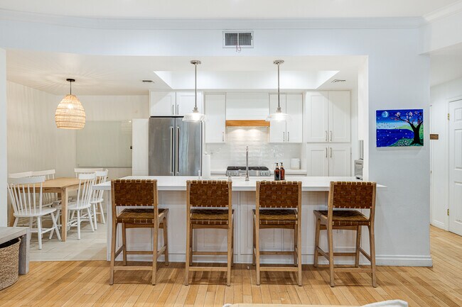 Foto del edificio - 4401 Moorpark Way