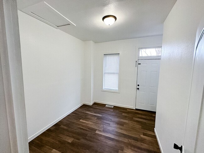 Building Photo - Jones Street Duplex