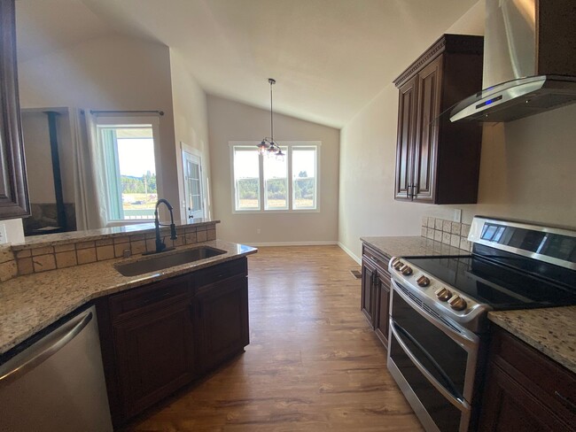 Building Photo - Beautiful, 5 bedrooms, 3 bath daylight ran...