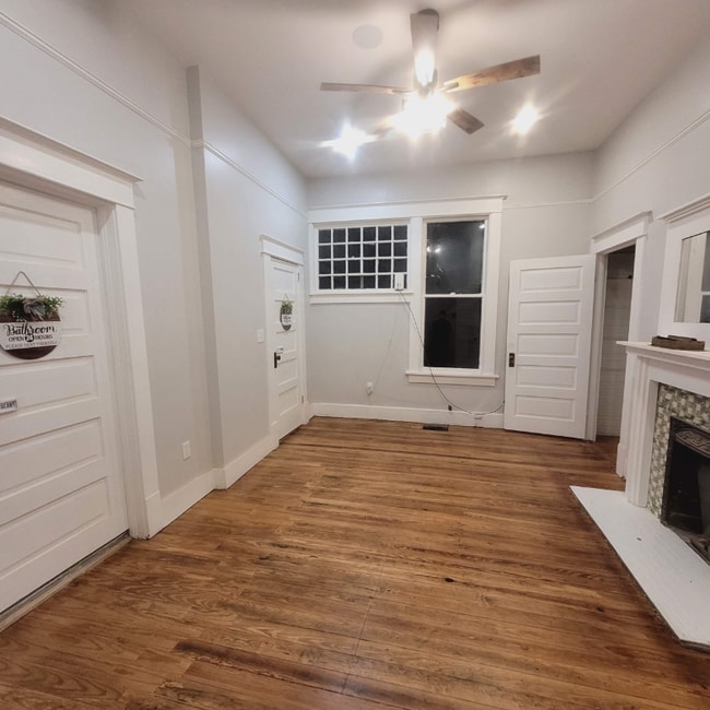 Building Photo - 343 Adelle St