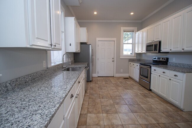 Foto del edificio - Immediate move-in! Short-term lease! Spacious 4BR/3BA Home Near USC!