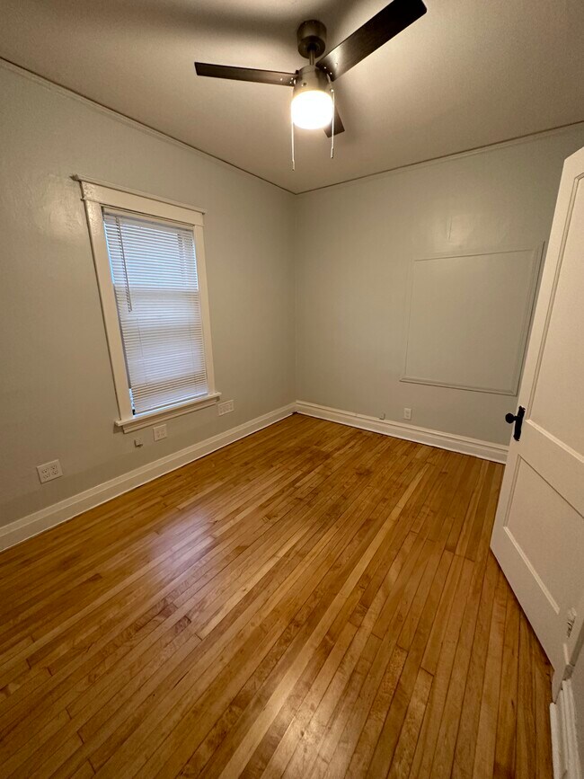 Building Photo - 3450 N Lawndale Ave