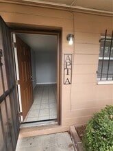 Building Photo - 906 E 108th Ave